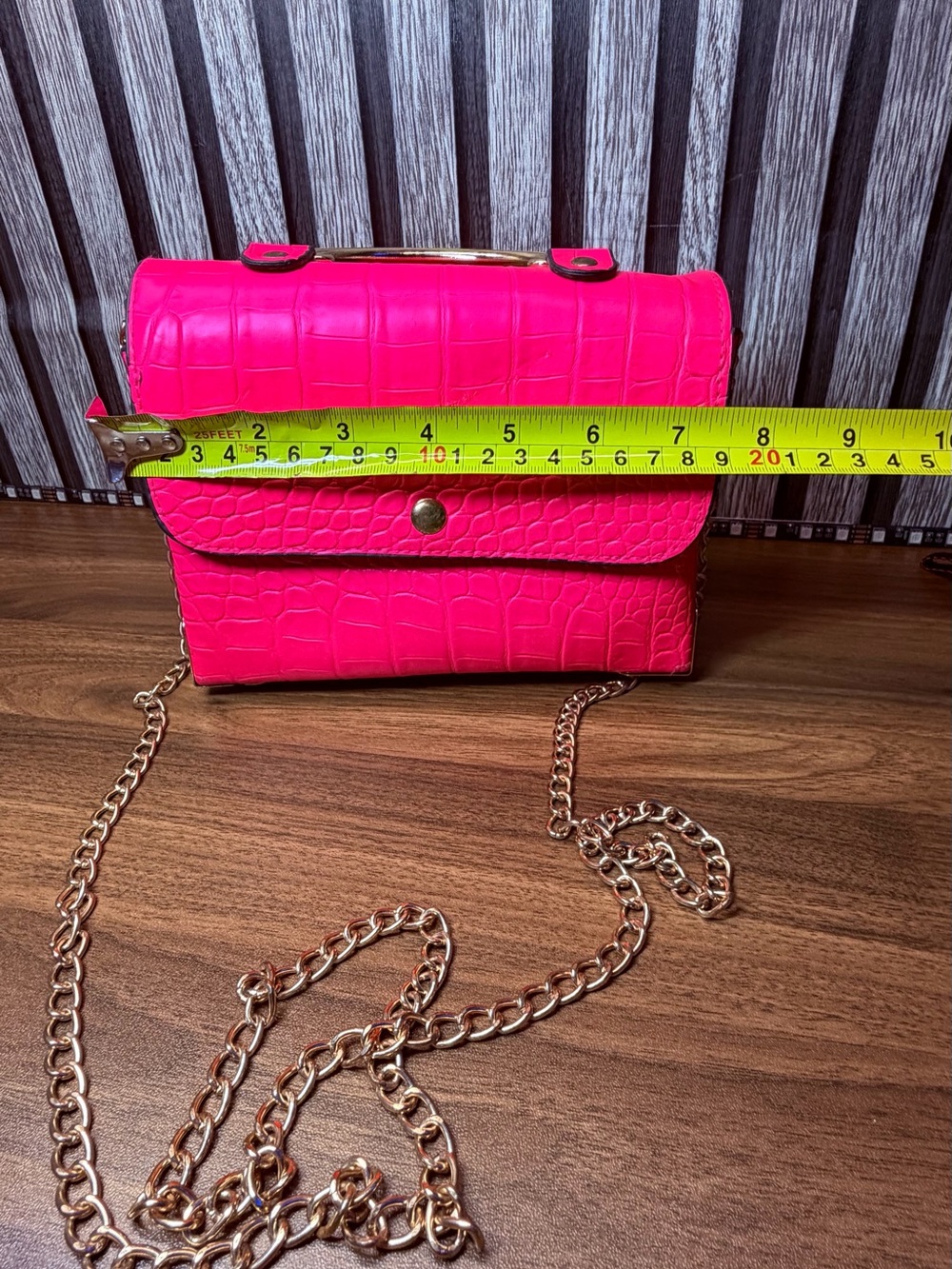 Croc-Embossed Hot Pink Top-Handle Crossbody Bag with Gold Chain - Picture 5 of 5